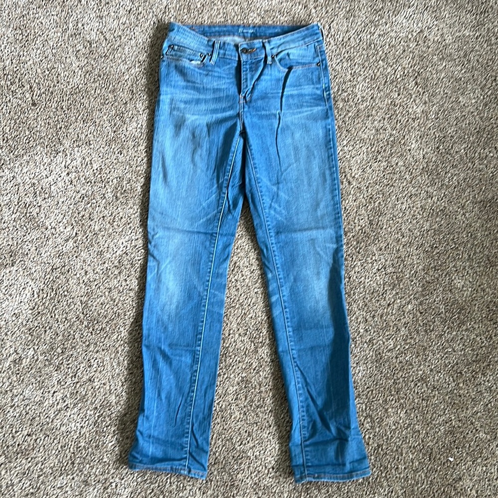 Levi’s 27 Demi Curve